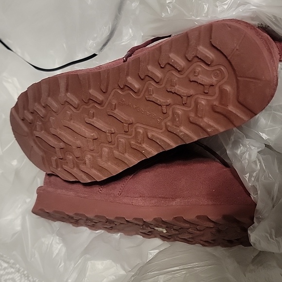 Bearpaw beet red low boots size 10 - Picture 4 of 4